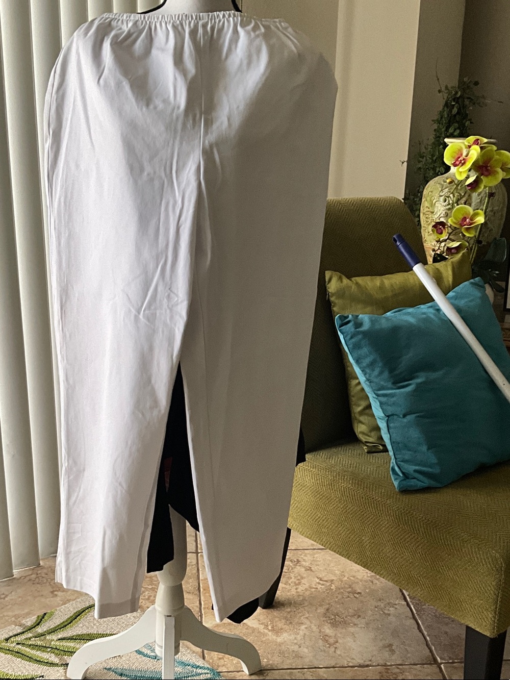 EILEEN FISHER WOMAN .NWT SLACKS